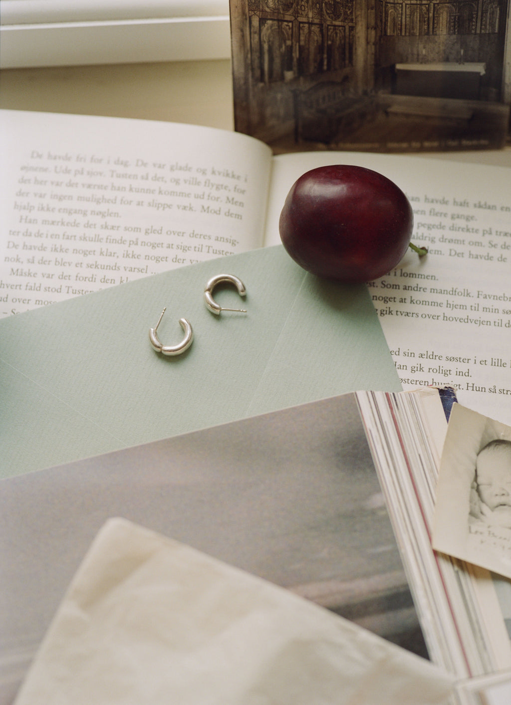 THE MOON EARRING