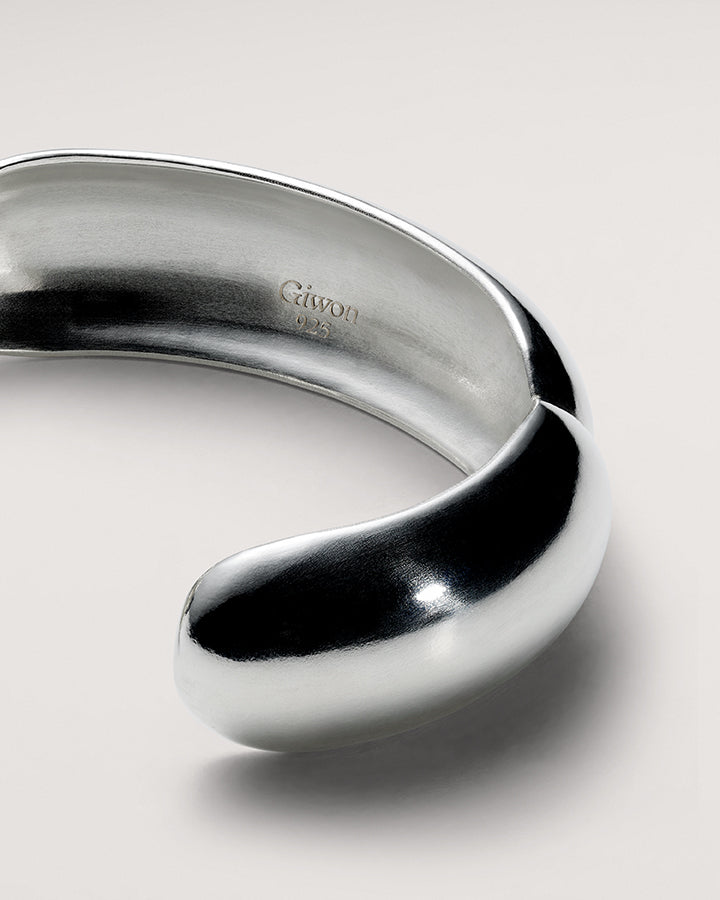 THE MOON BRACELET