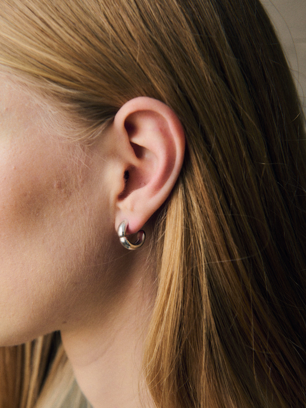 THE MOON EARRING