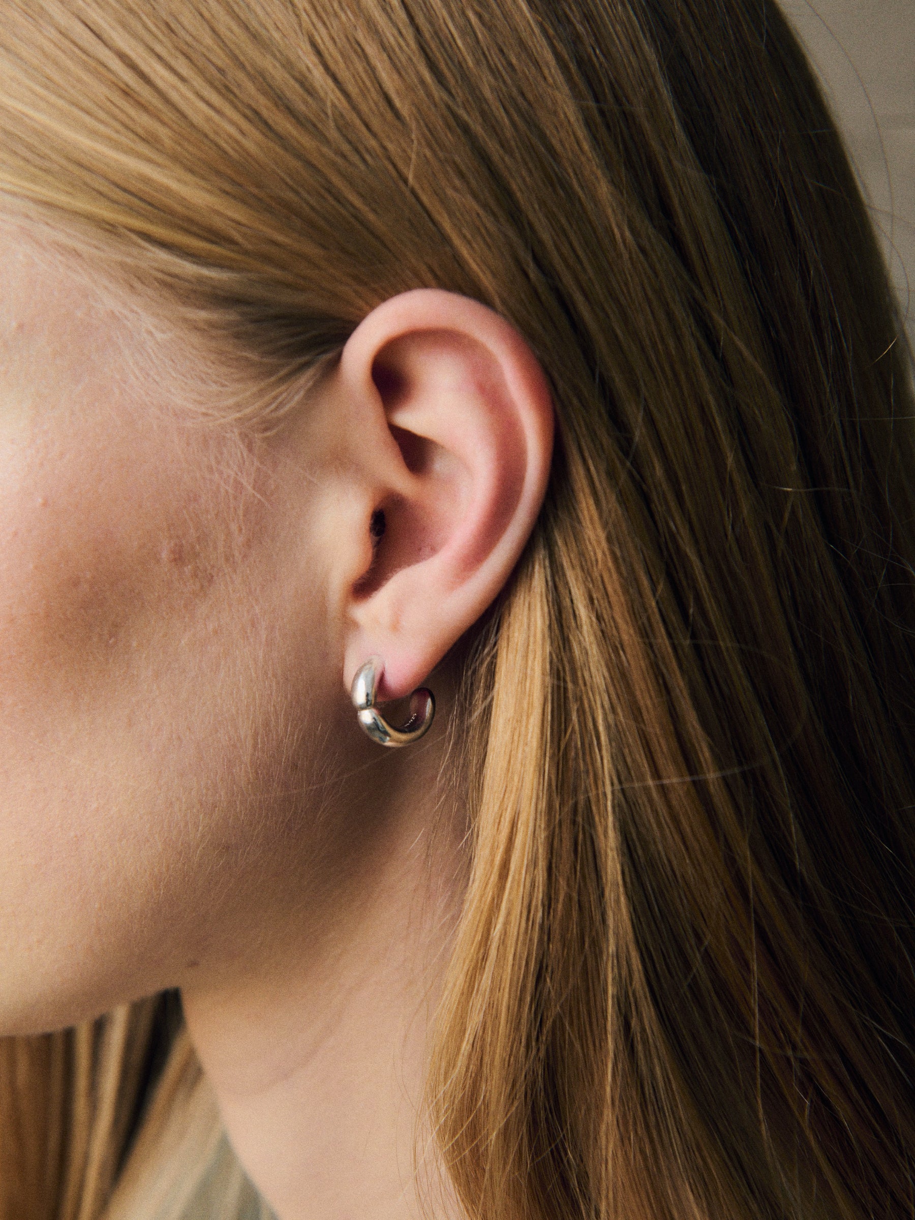 THE MOON EARRING