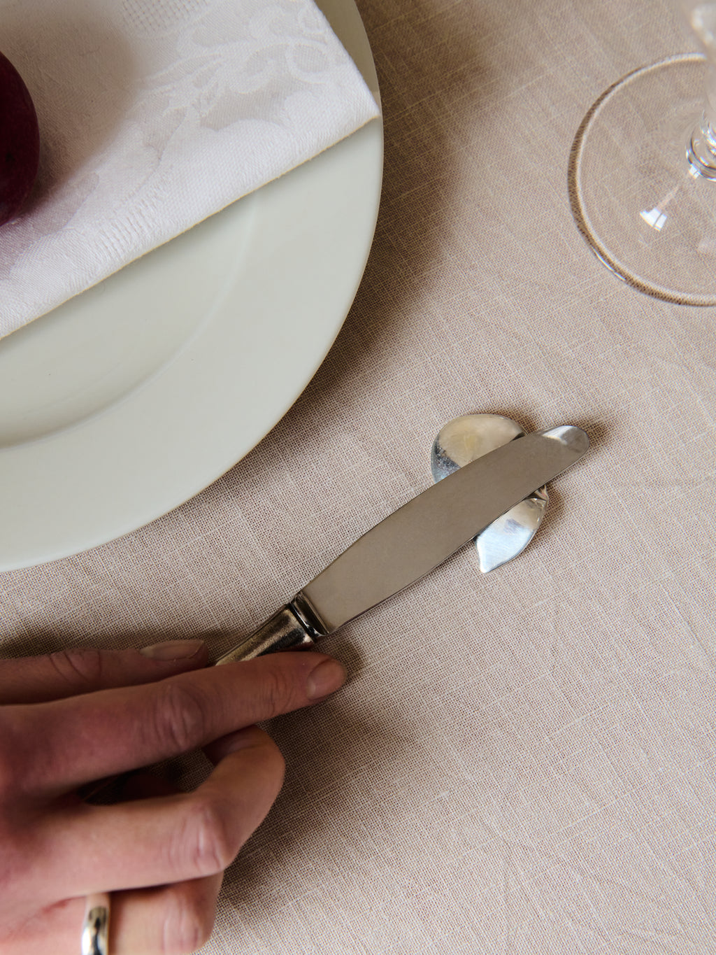 THE PEAR KNIFE REST