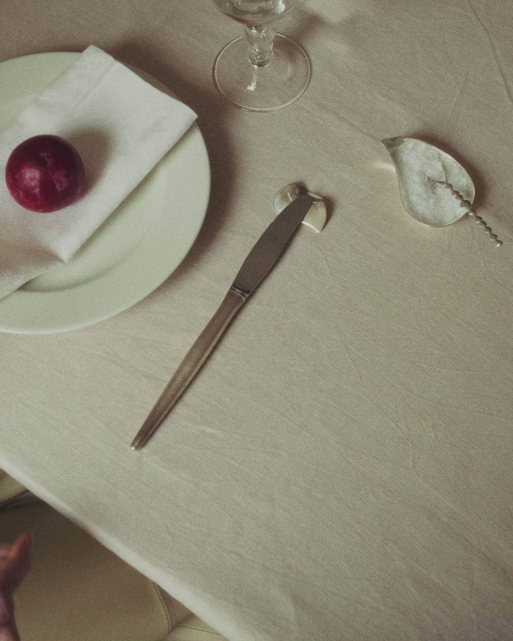 THE PEAR KNIFE REST