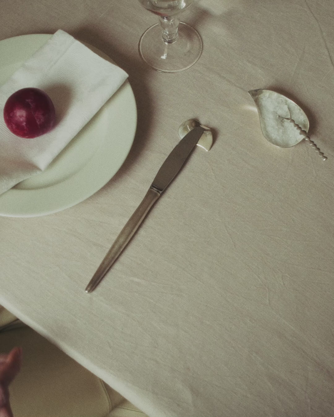 THE PEAR KNIFE REST